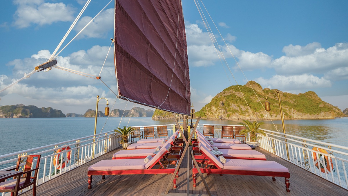 Heritage Line Violet cruise in Bai Tu Long Bay, photo 2 of 45