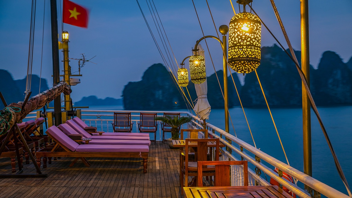 Heritage Line Violet cruise in Bai Tu Long Bay, photo 5 of 45