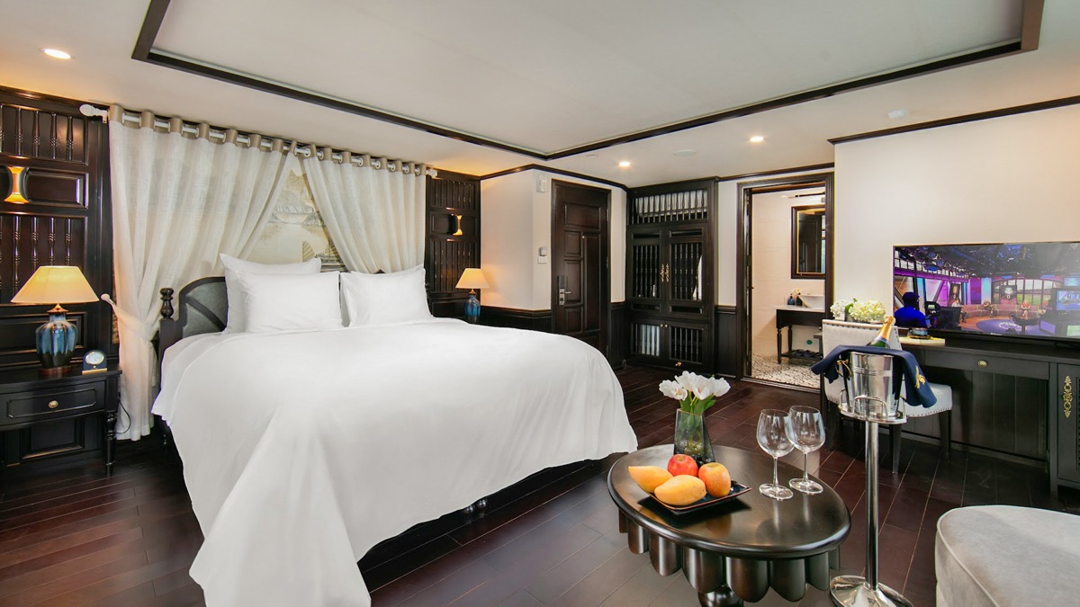 Senior Suite cabin aboard Hermes Cruise