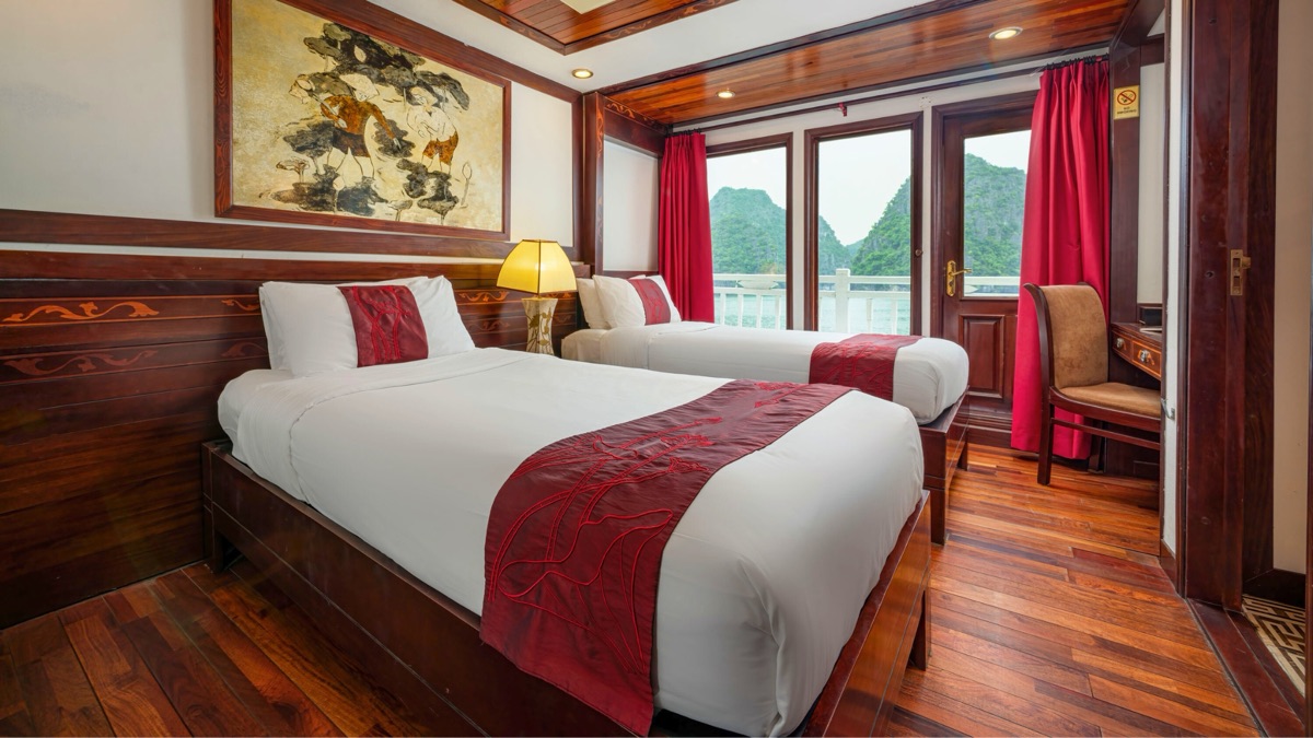 Deluxe Balcony cabin aboard Indochina Sails