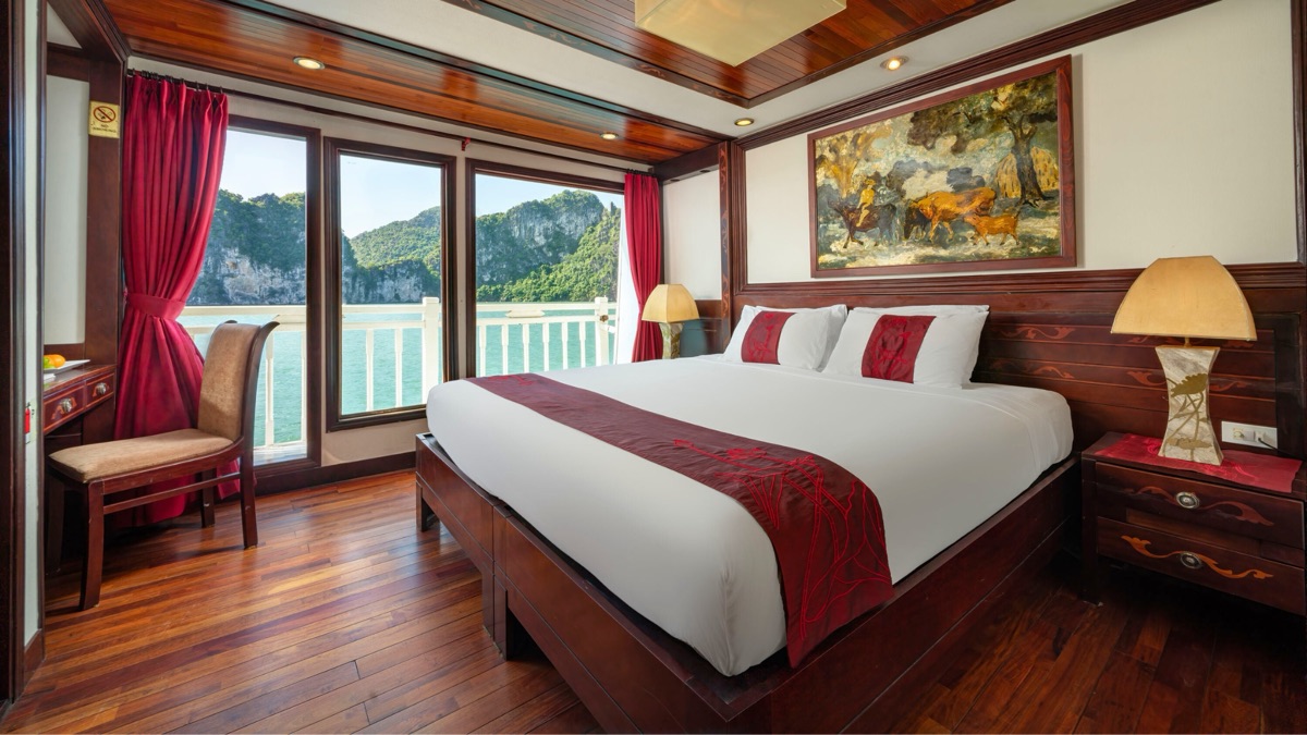 Suite Balcony cabin aboard Indochina Sails