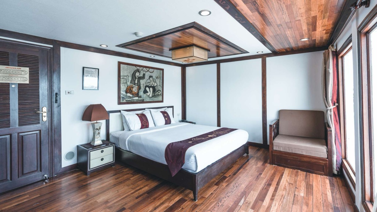 President Suite cabin aboard Indochina Sails
