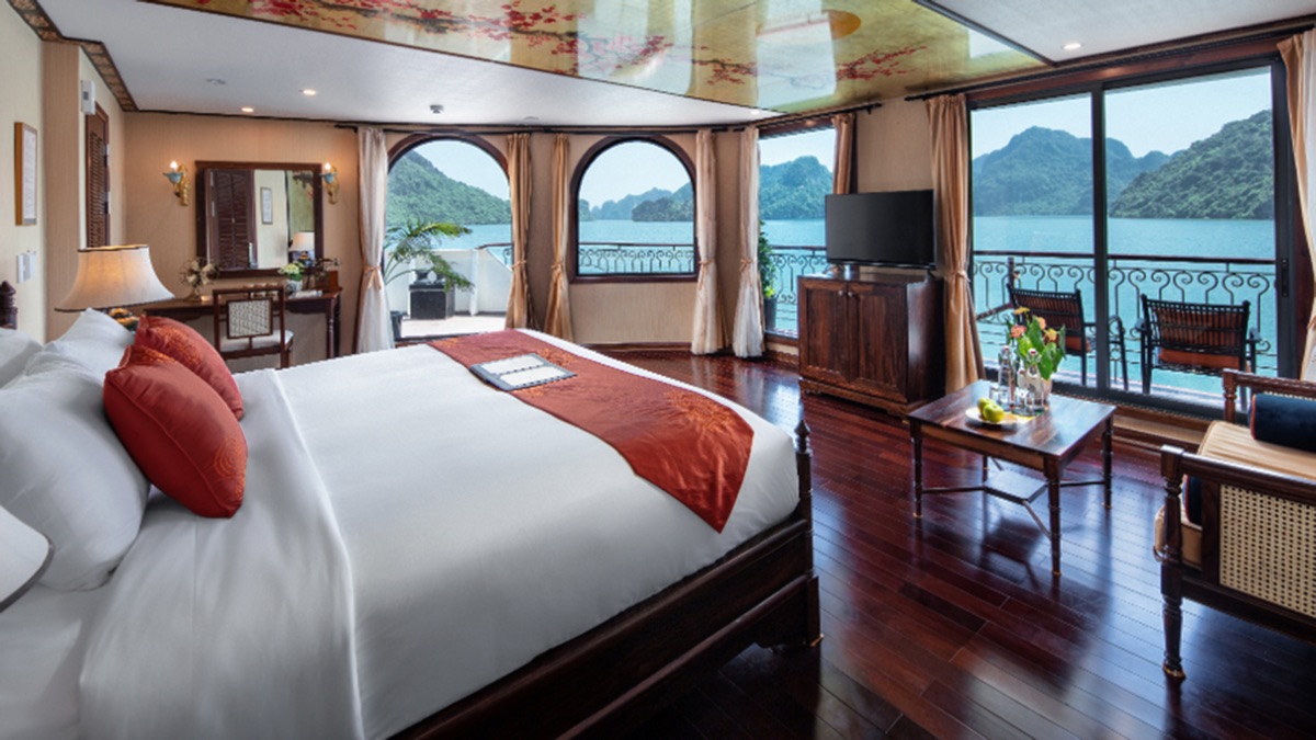 Executive Suite cabin aboard Indochine Cruise