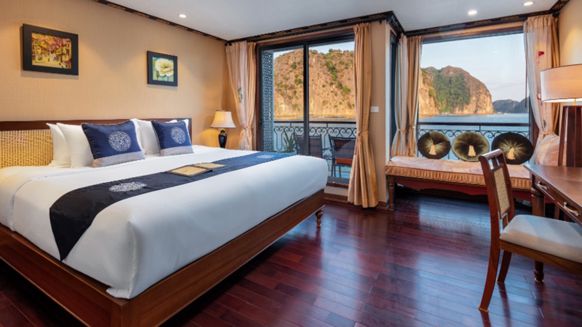 Junior Suite cabin aboard Indochine Cruise