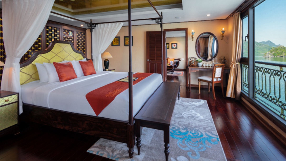 President Suite cabin aboard Indochine Cruise