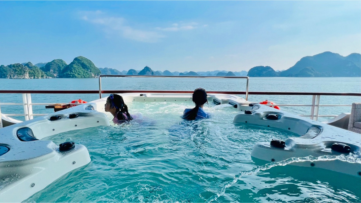Iris Cruise in Halong Bay, photo 3 of 25