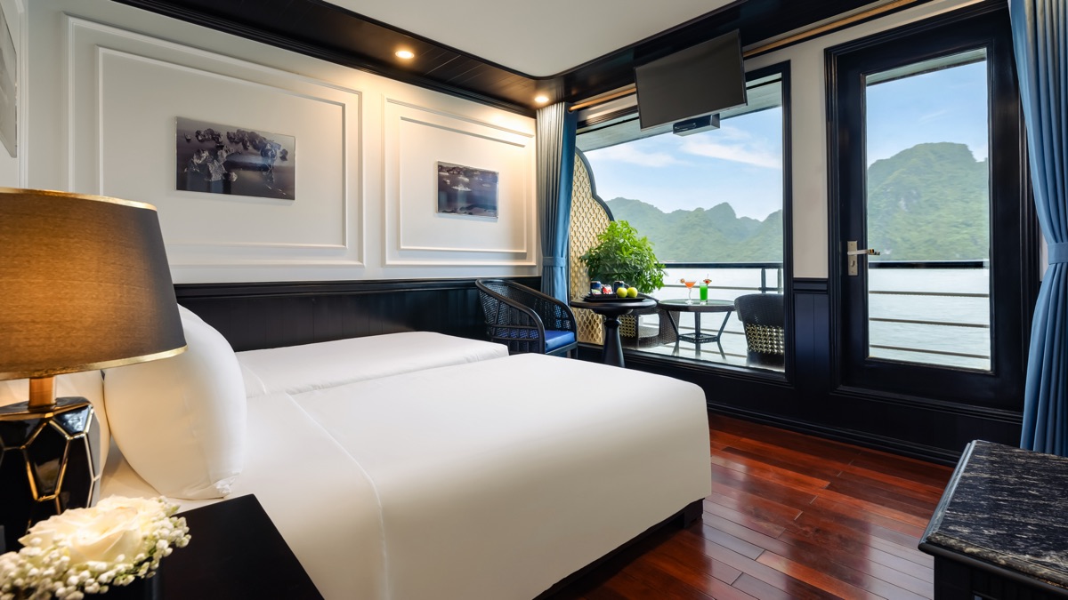 Junior Suite cabin aboard La Casta Cruise