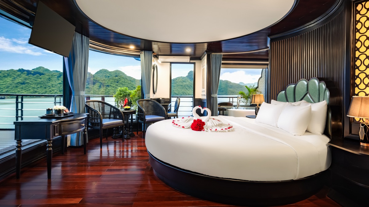 VIP Honeymoon Suite cabin aboard La Casta Cruise