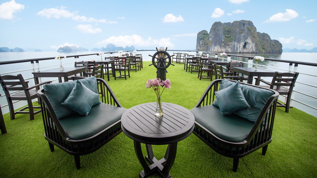 La Muse Cruise in Bai Tu Long Bay, photo 2 of 16