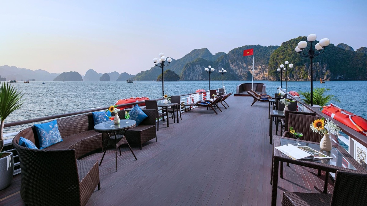 La Regina Classic Cruise in Bai Tu Long Bay, photo 2 of 20