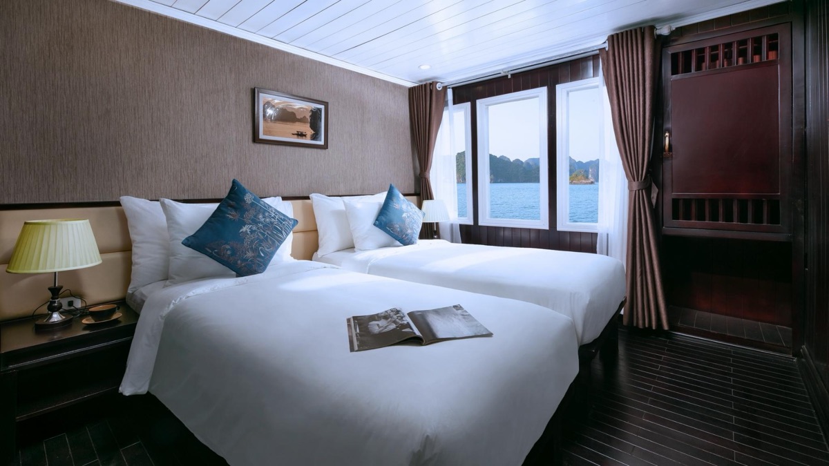 Deluxe Ocean View cabin aboard La Regina Classic Cruise