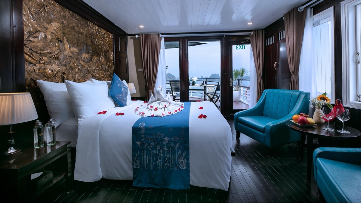 Terrace Suite cabin aboard La Regina Classic Cruise