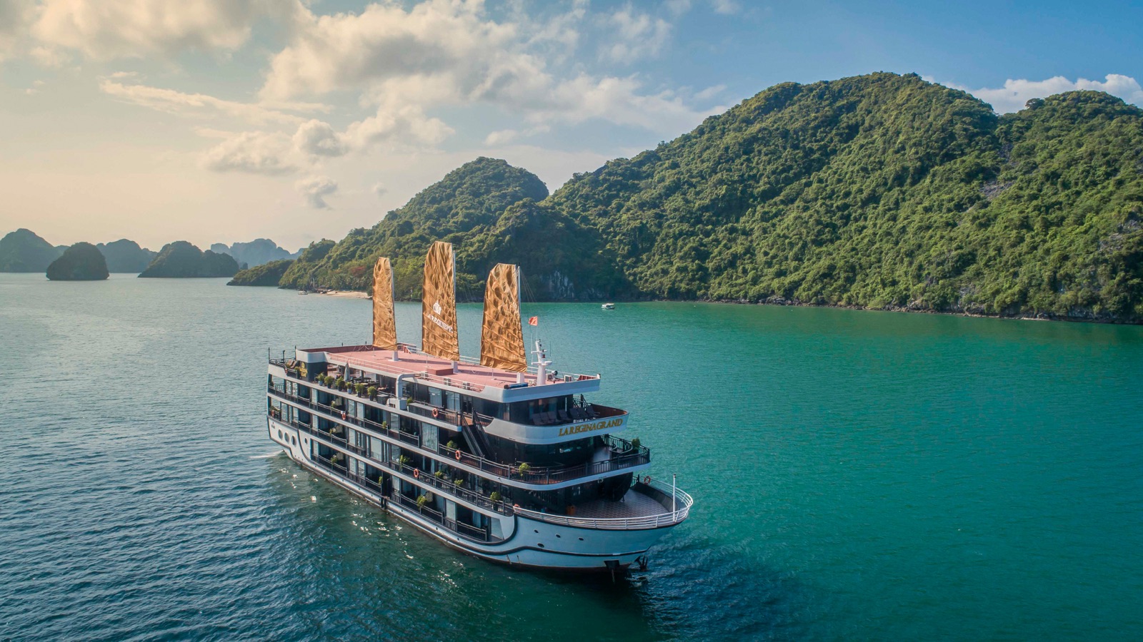 La Regina Grand Cruise in Lan Ha Bay, photo 1 of 44