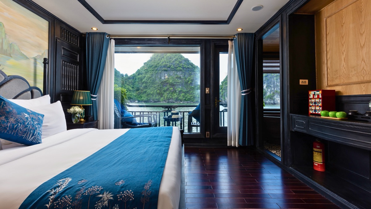 Bai Tu Long Suite cabin aboard La Regina Grand Cruise