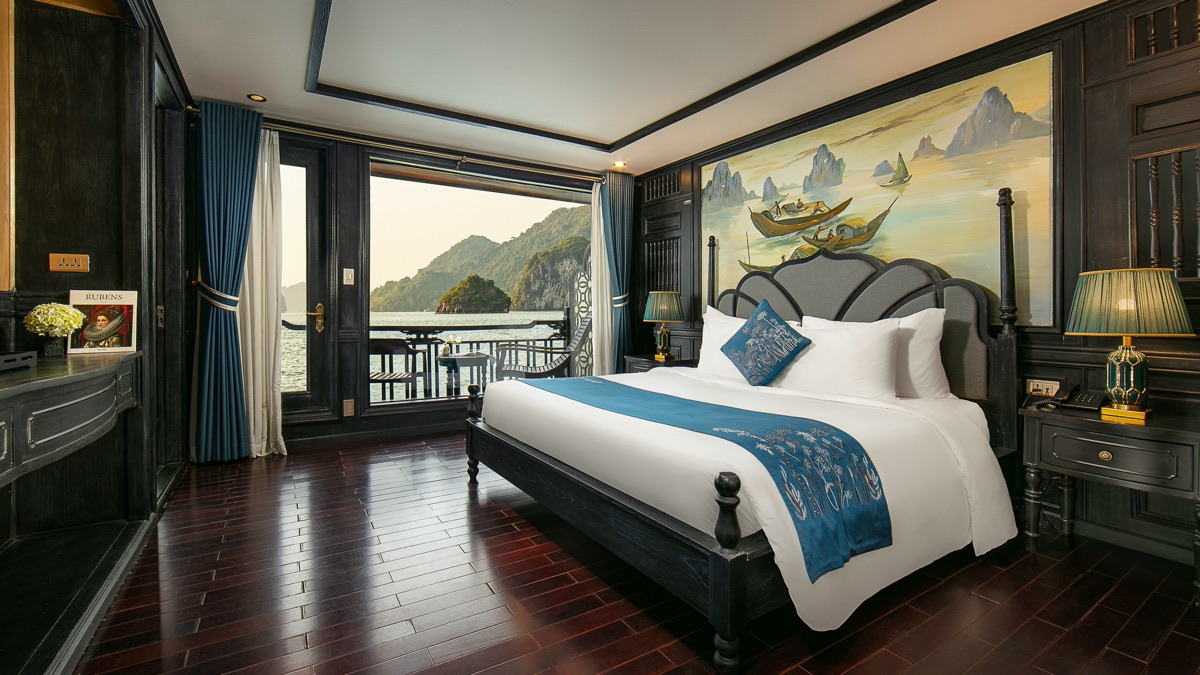 Halong Suite cabin aboard La Regina Grand Cruise