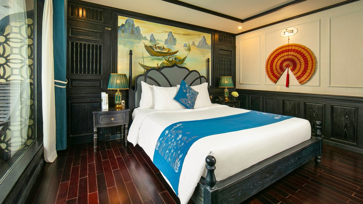 Lan Ha Suite cabin aboard La Regina Grand Cruise