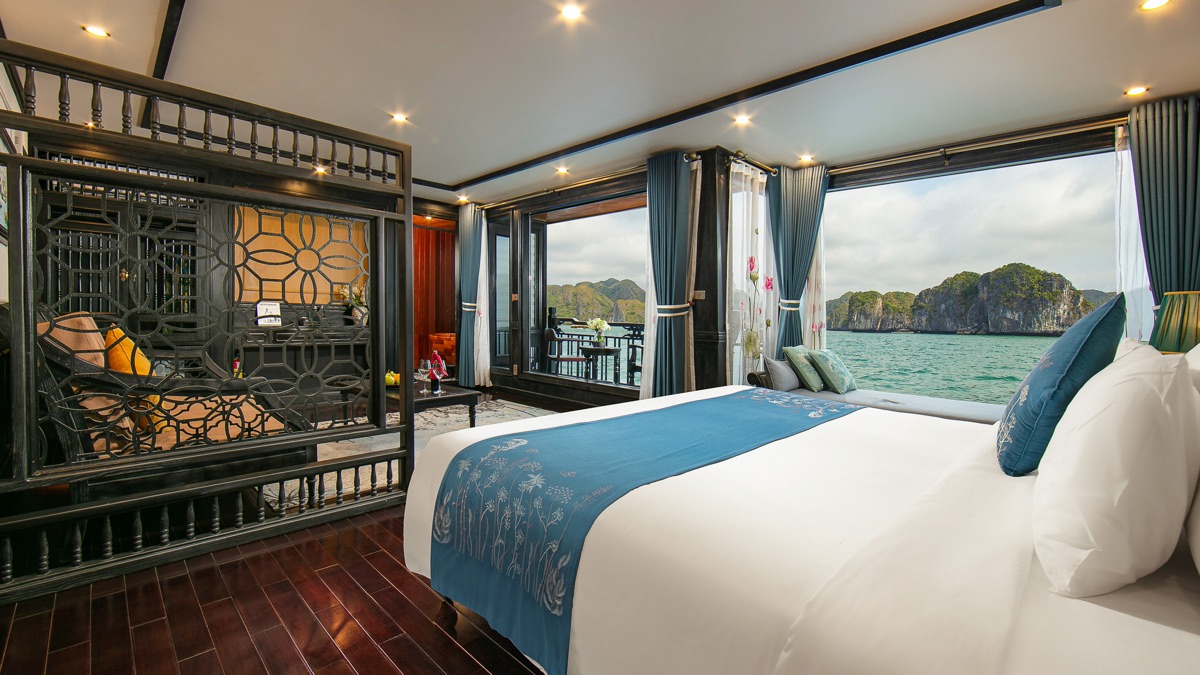 Lan Ha Junior Grand Suite cabin aboard La Regina Grand Cruise