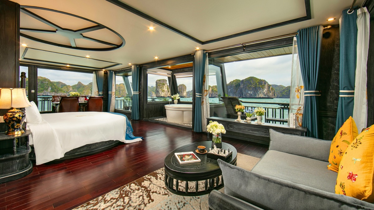 Lan Ha Grand Suite cabin aboard La Regina Grand Cruise