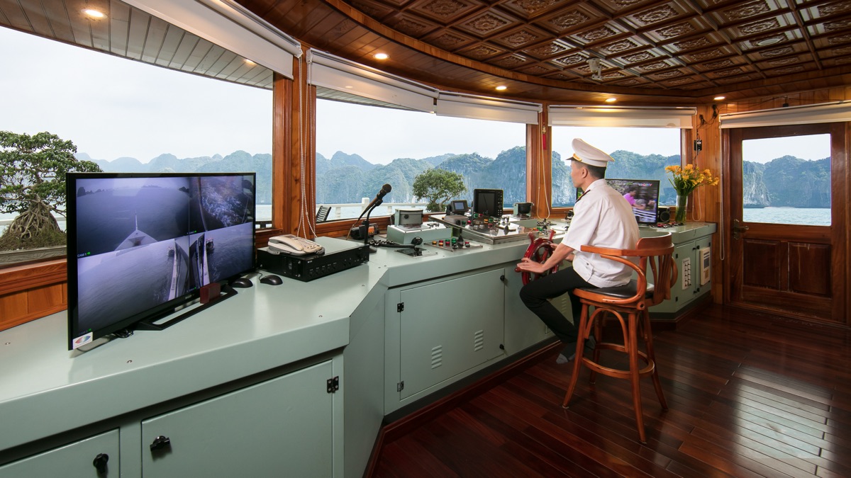 La Regina Royal Cruise in Halong Bay, photo 8 of 23