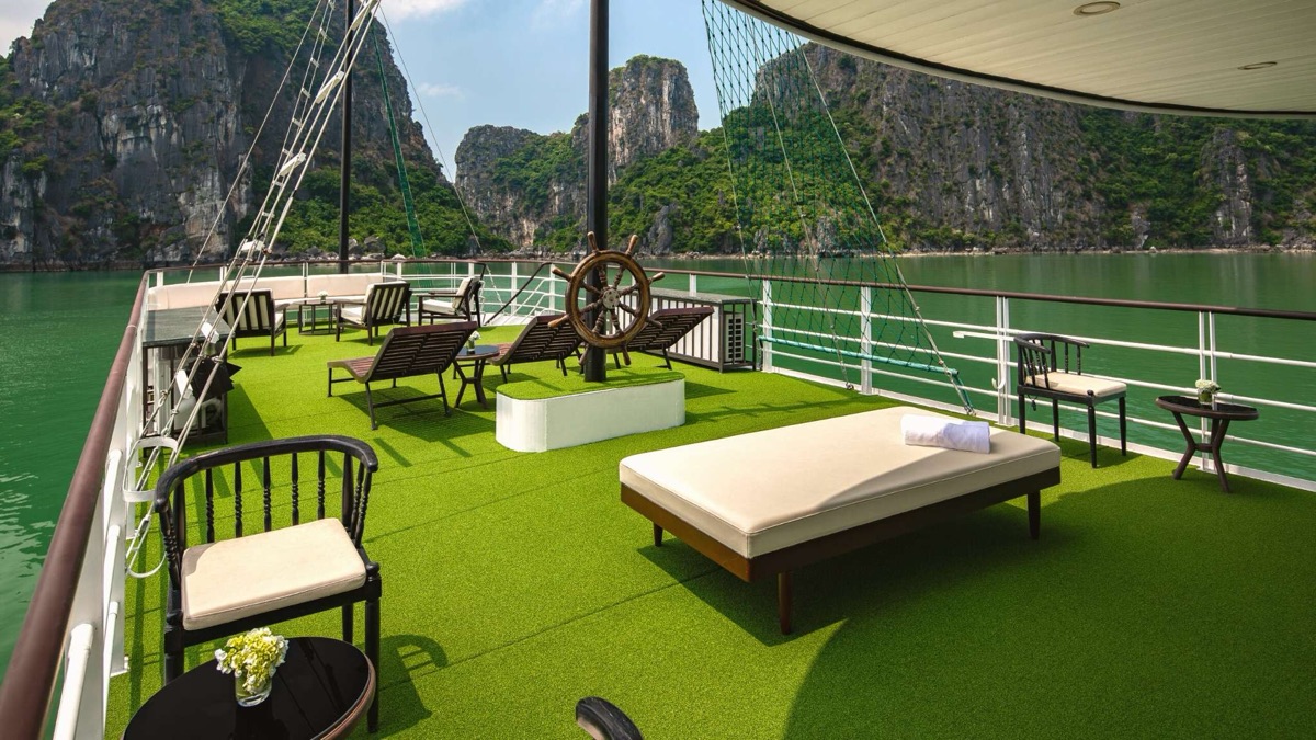 Light Cruise in Halong Bay, photo 8 of 10