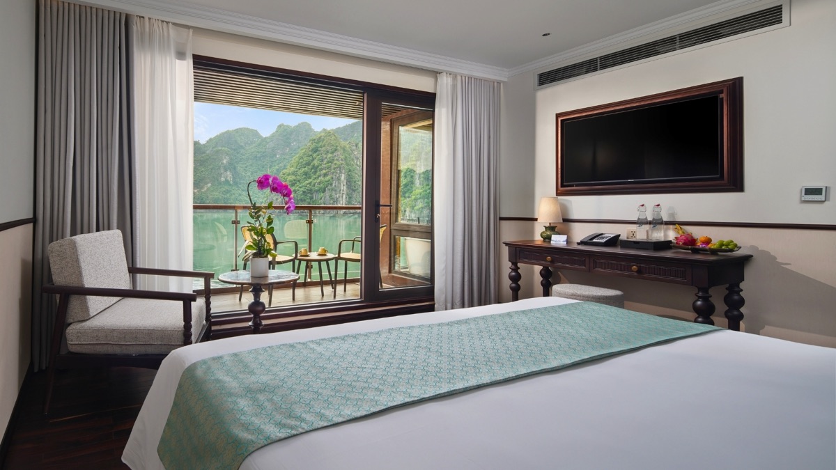 Oasis Suite cabin aboard Lyra Grandeur Cruise