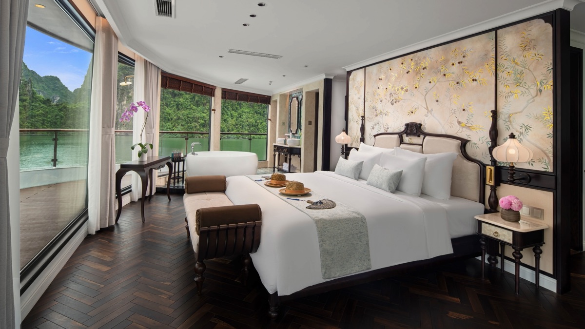 Owner Suite cabin aboard Lyra Grandeur Cruise