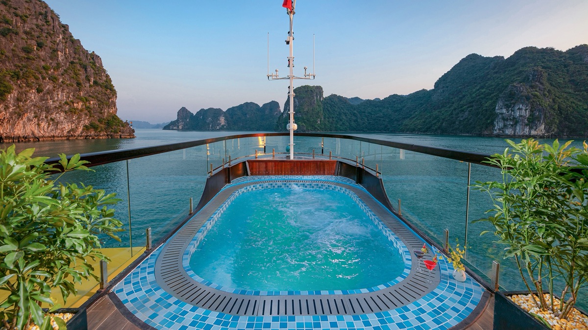 Nostalgia Cruise in Lan Ha Bay, photo 3 of 52