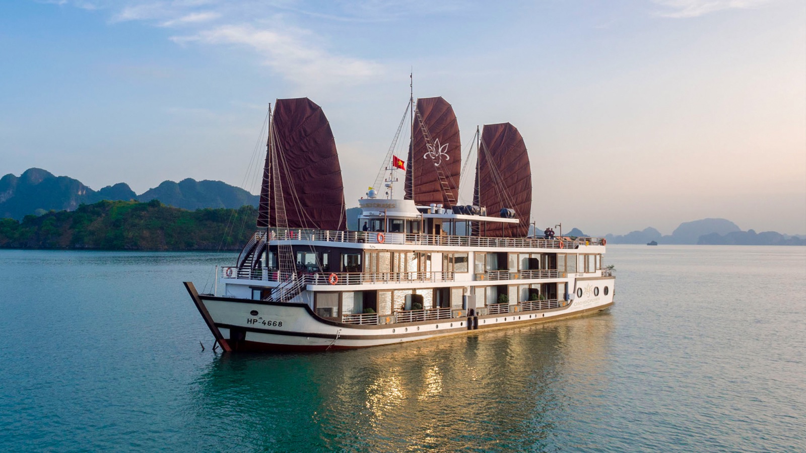 Orchid Trendy Cruise in Lan Ha Bay