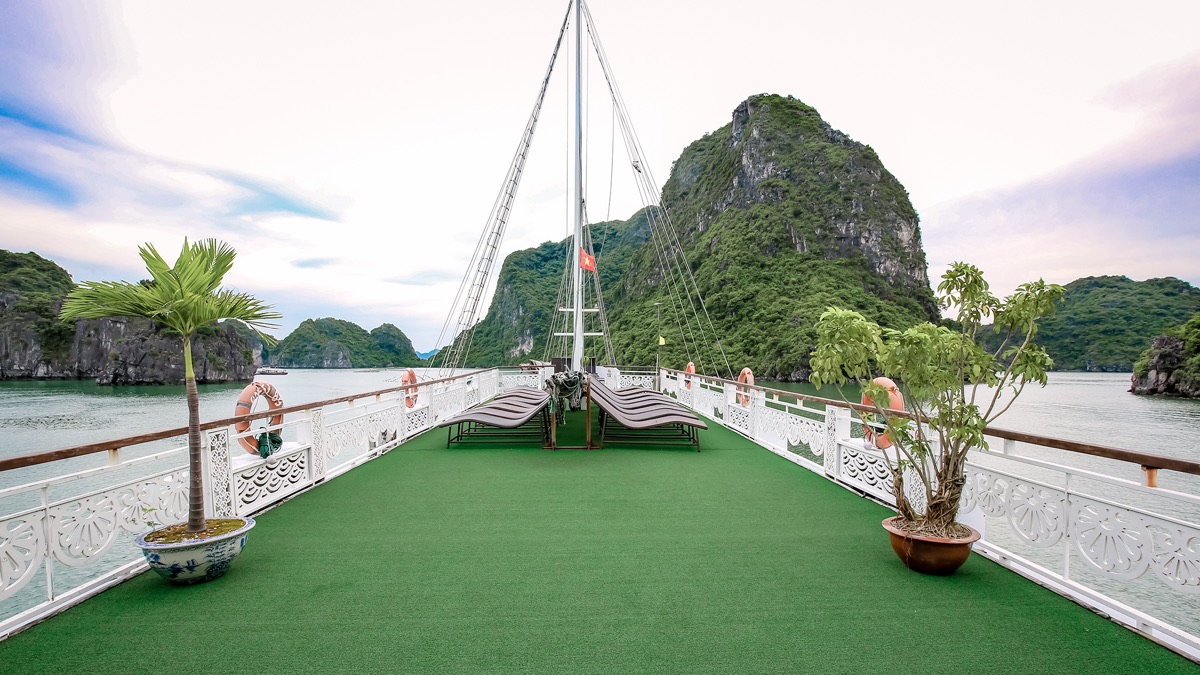 Oriental Sails cruise in Halong Bay, photo 2 of 20