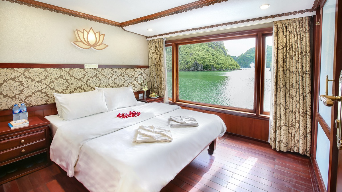 Deluxe Cabin cabin aboard Oriental Sails