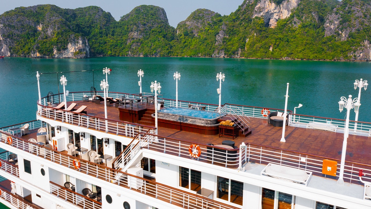 Paradise Elegance cruise in Halong Bay, photo 3 of 57