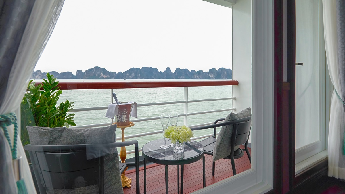 Captain's View Grand Suite cabin aboard Paradise Grand Cruise