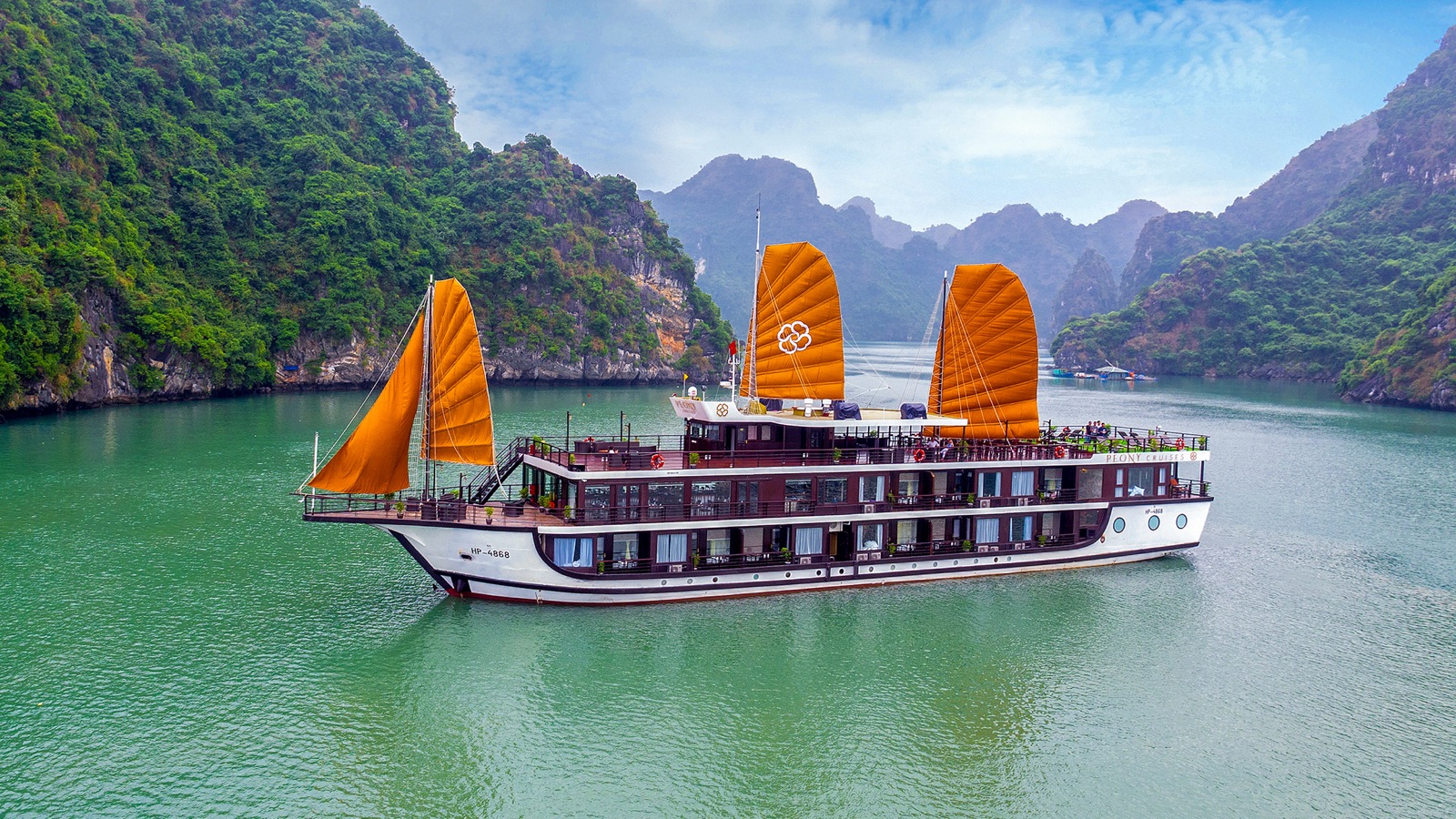 Peony Cruise in Lan Ha Bay