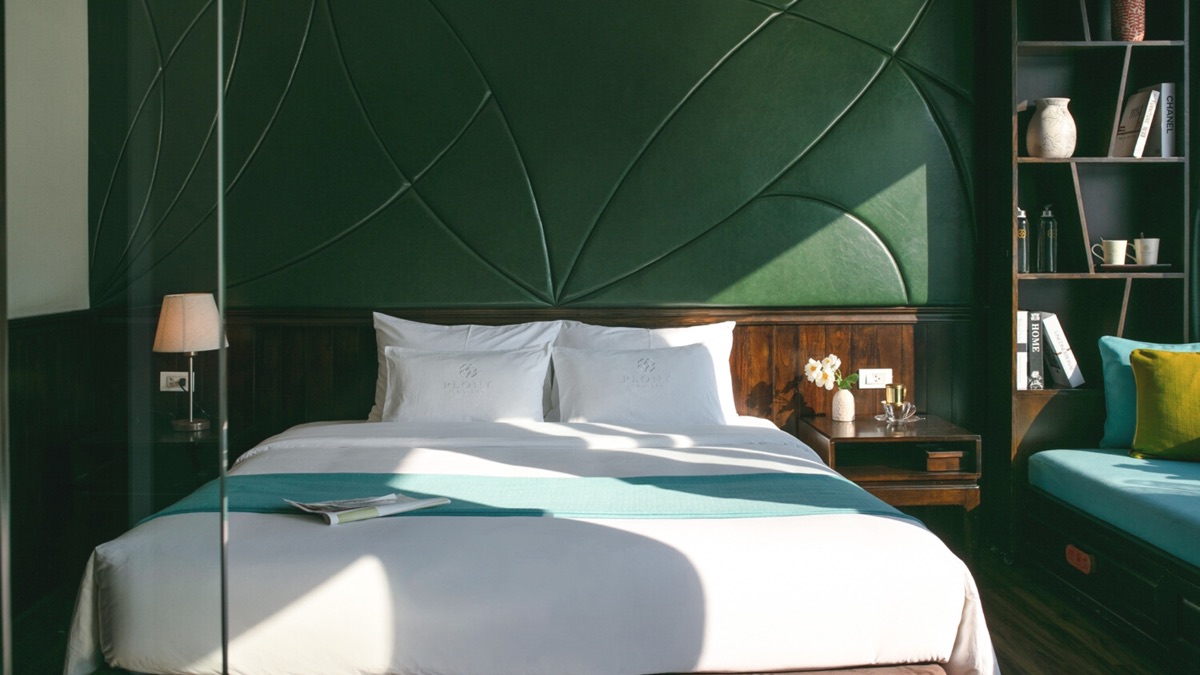 Premium Deluxe Balcony cabin aboard Peony Cruise