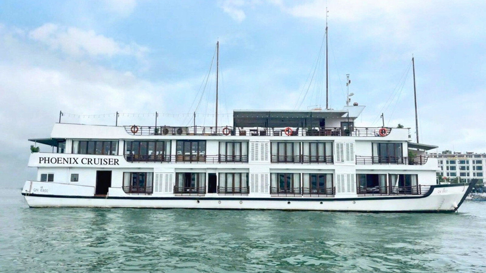 Phoenix Cruise in Halong Bay