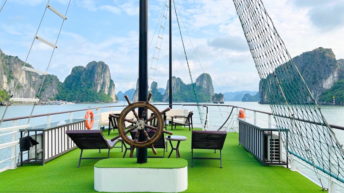 Phoenix Day Cruise in Halong Bay, photo 2 of 17