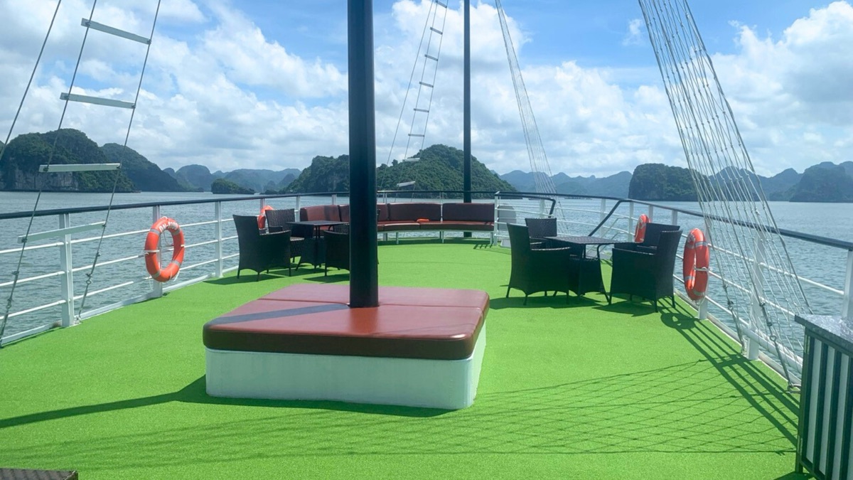 Phoenix Day Cruise in Halong Bay, photo 4 of 17