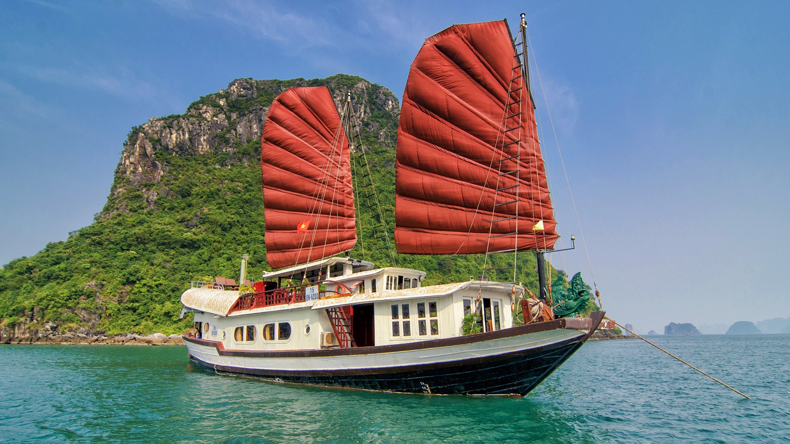 Prince Private Cruise in Bai Tu Long Bay