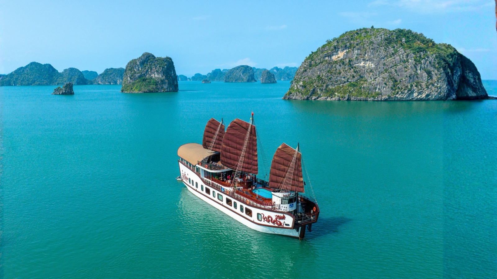 Red Dragon Junk cruise in Bai Tu Long Bay, photo 1 of 19