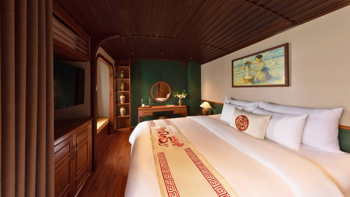 Deluxe Cabin cabin aboard Red Dragon Junk