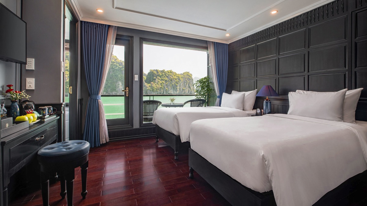 Junior Suite cabin aboard Rosy Cruise