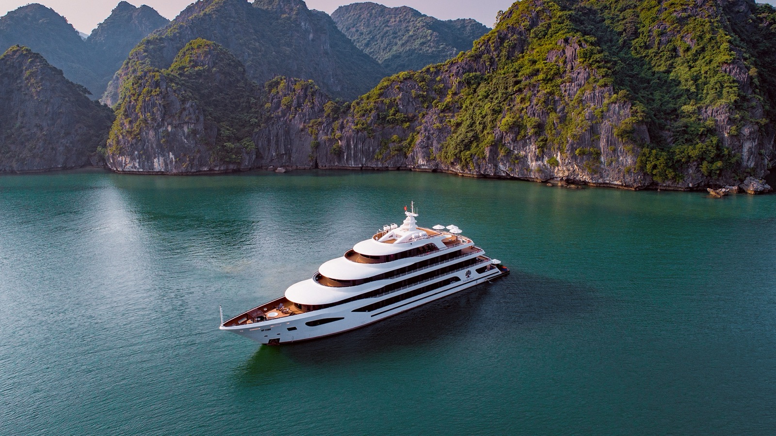 Scarlet Pearl Cruise in Lan Ha Bay