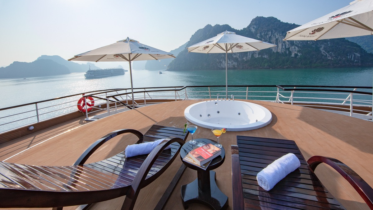 Scarlet Pearl Cruise in Lan Ha Bay, photo 3 of 59
