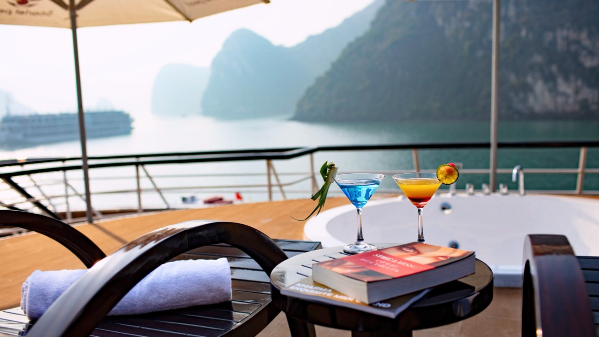 Scarlet Pearl Cruise in Lan Ha Bay, photo 5 of 59