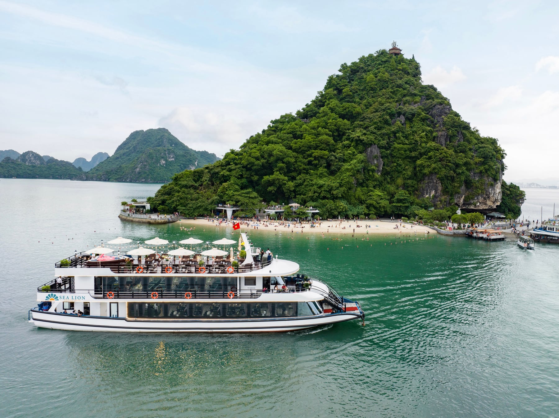 Sea Lion Premium Cruise in Halong Bay, photo 2 of 18