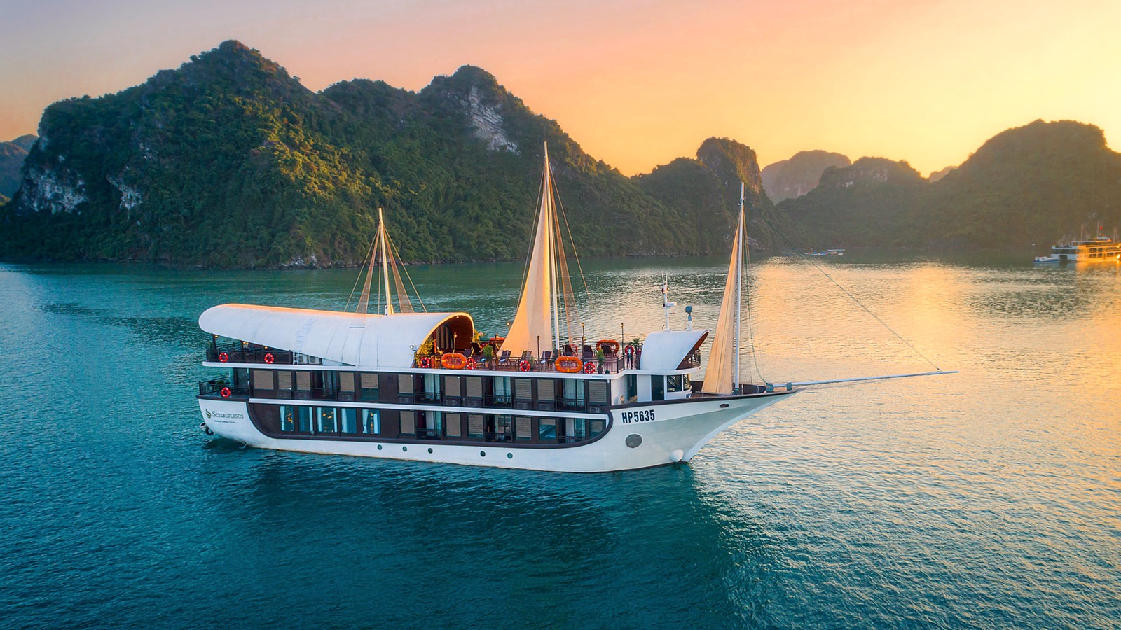 Sena Cruises in Lan Ha Bay