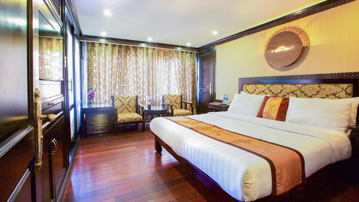 Deluxe Cabin cabin aboard Starlight Cruise