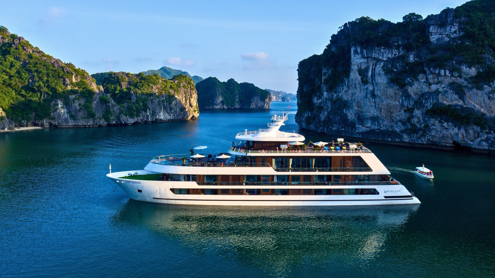 Stellar of the Seas cruise in Lan Ha Bay
