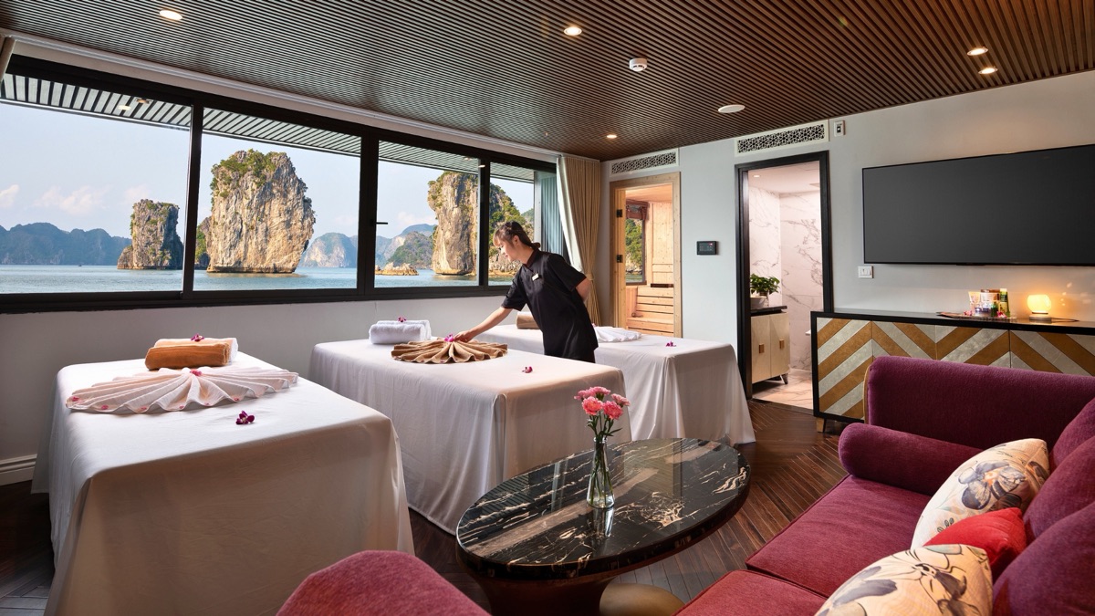 Stellar of the Seas cruise in Lan Ha Bay, photo 6 of 45