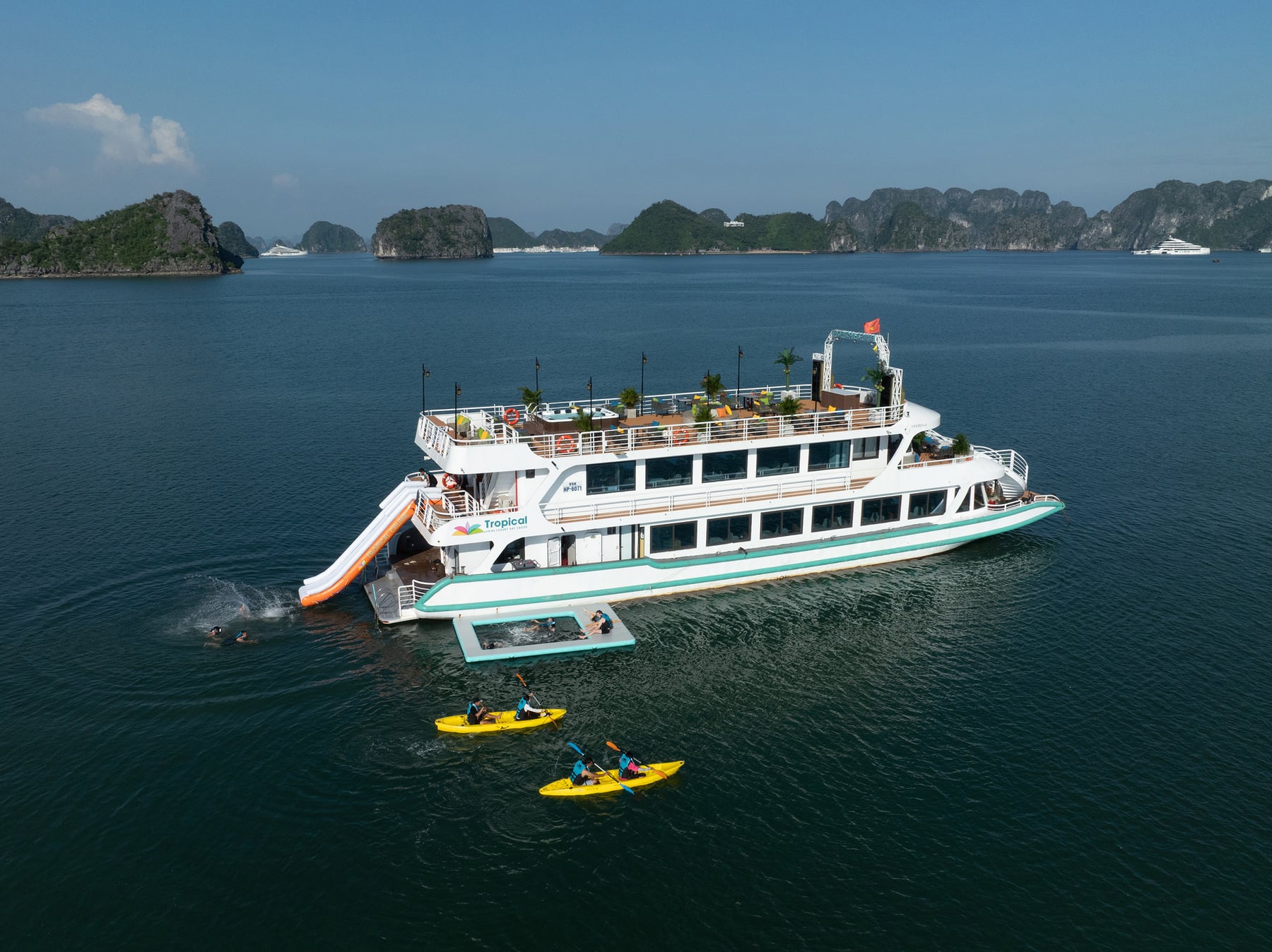 Tropical Cruise in Lan Ha Bay
